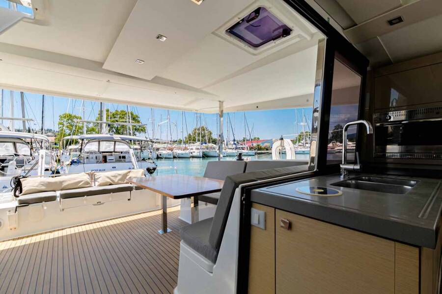 Fountaine Pajot Lucia 40
