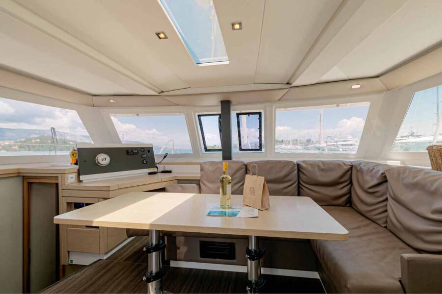 Fountaine Pajot Lucia 40
