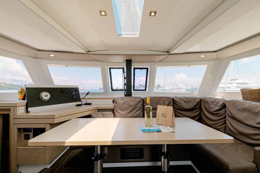 Fountaine Pajot Lucia 40