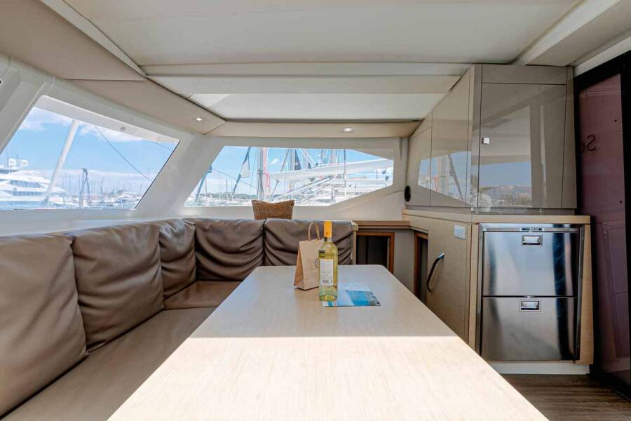 Fountaine Pajot Lucia 40