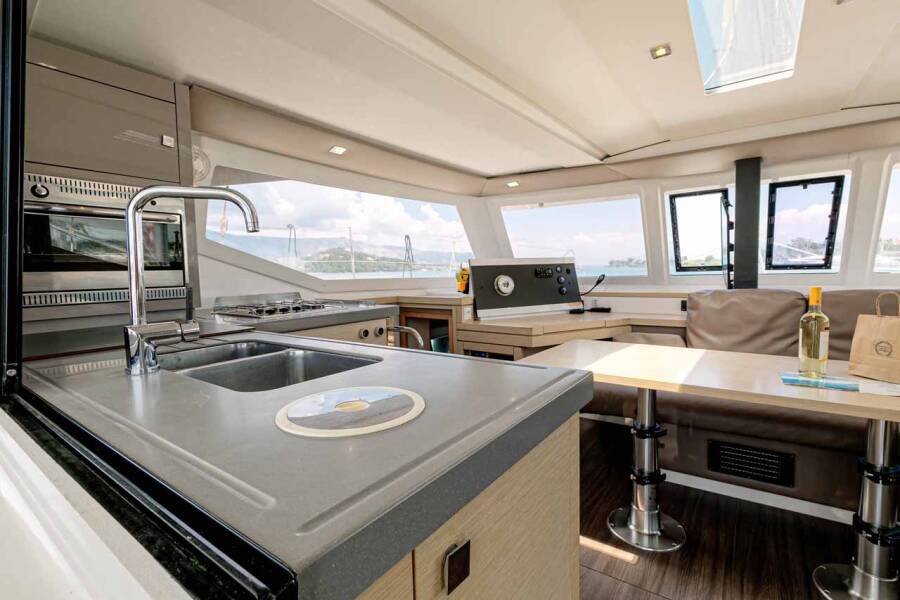 Fountaine Pajot Lucia 40