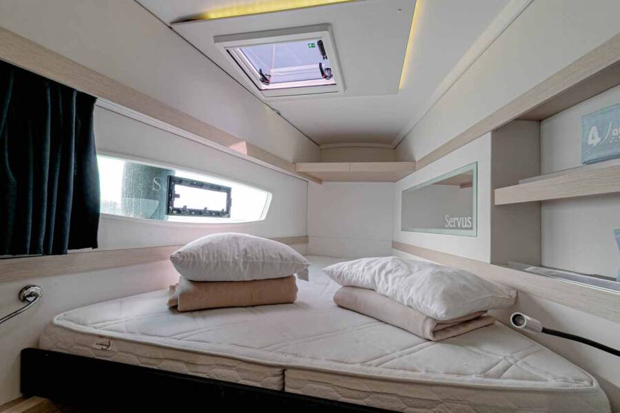 Fountaine Pajot Lucia 40