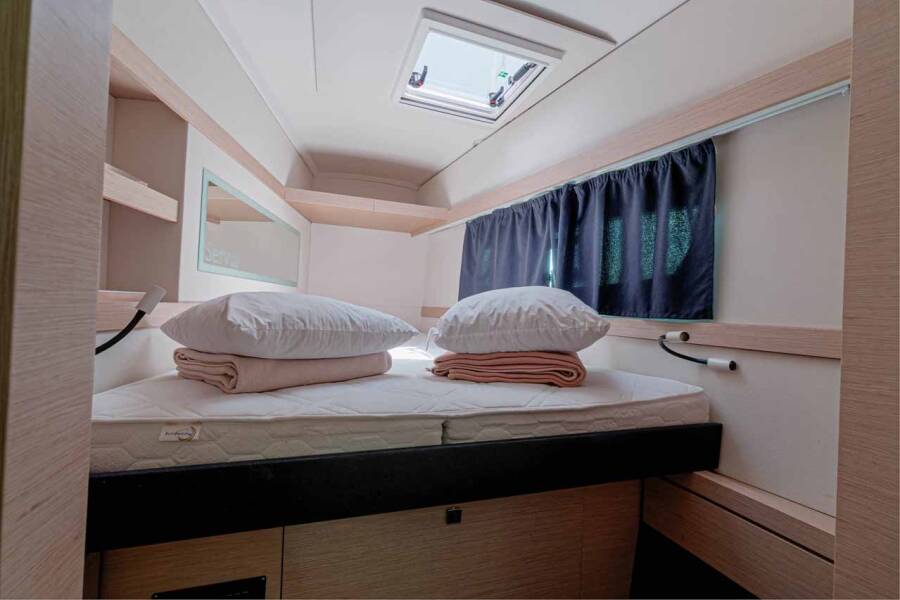 Fountaine Pajot Lucia 40