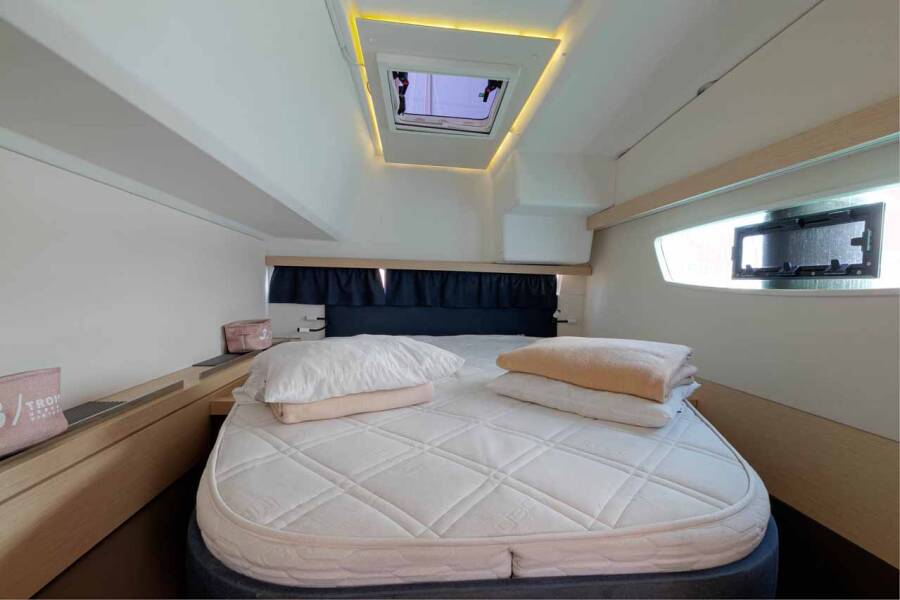 Fountaine Pajot Lucia 40
