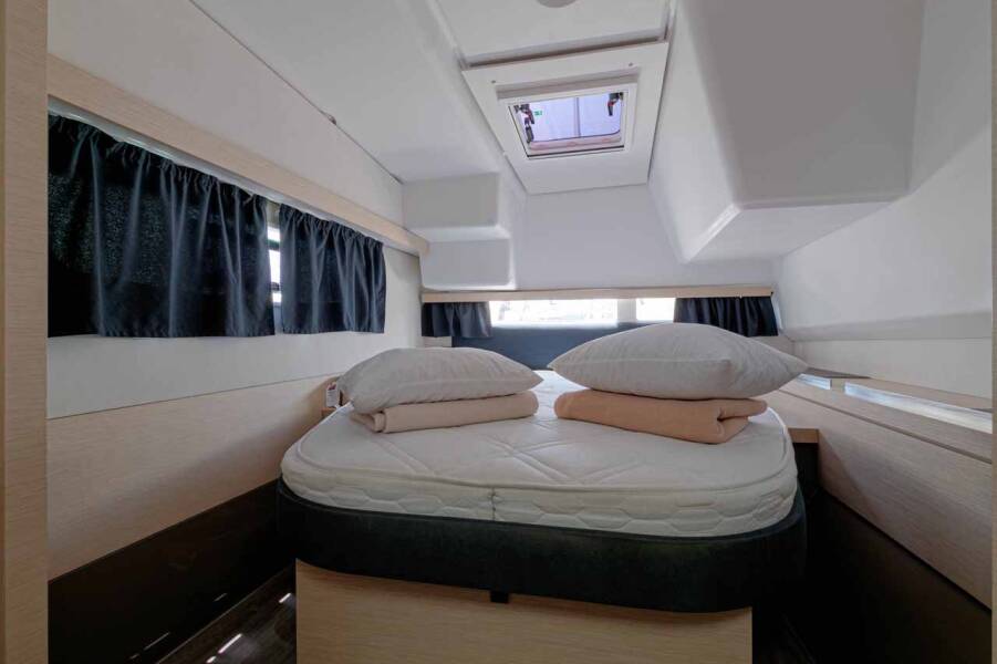 Fountaine Pajot Lucia 40