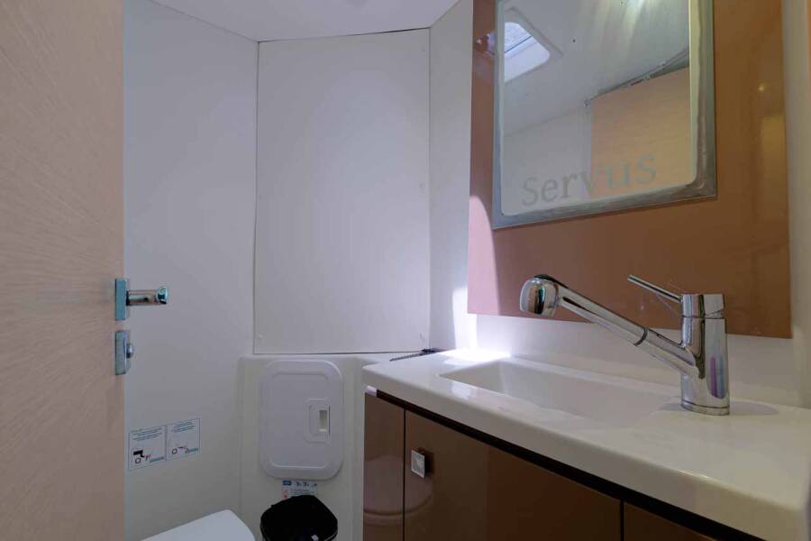 Fountaine Pajot Lucia 40