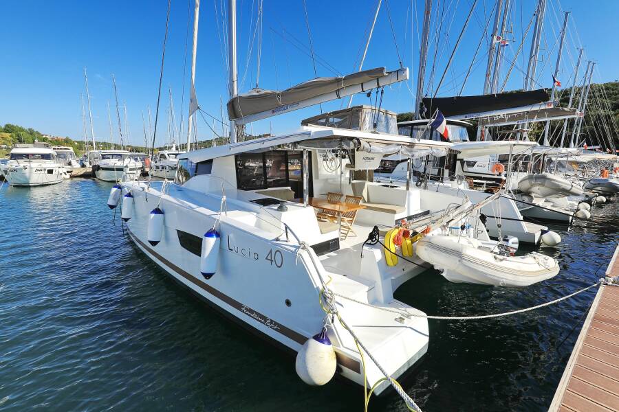 Fountaine Pajot Lucia 40