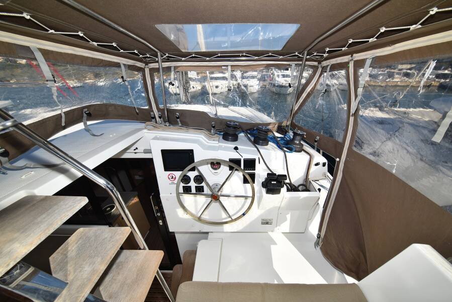 Fountaine Pajot Lucia 40