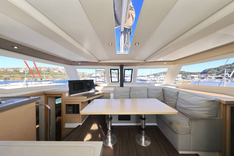 Fountaine Pajot Lucia 40