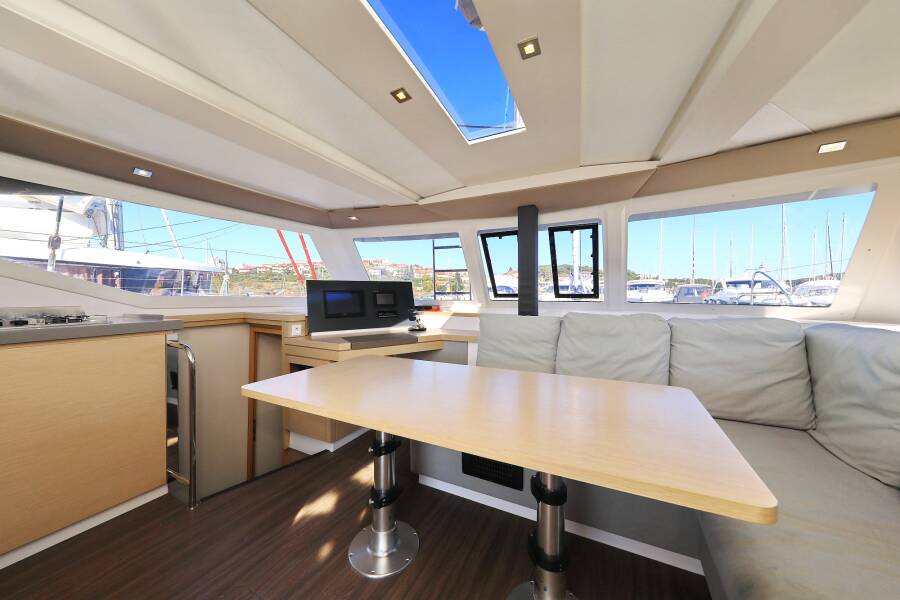 Fountaine Pajot Lucia 40