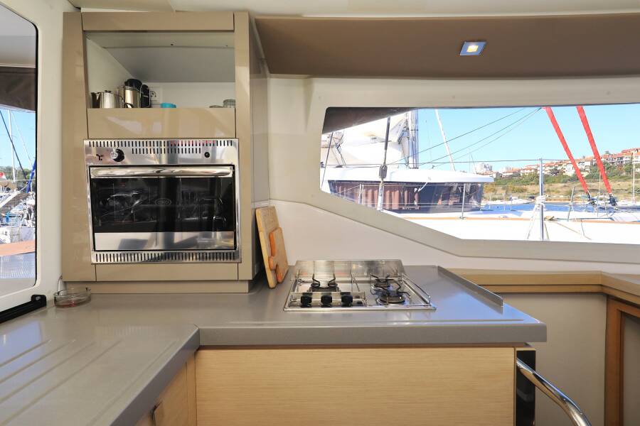 Fountaine Pajot Lucia 40