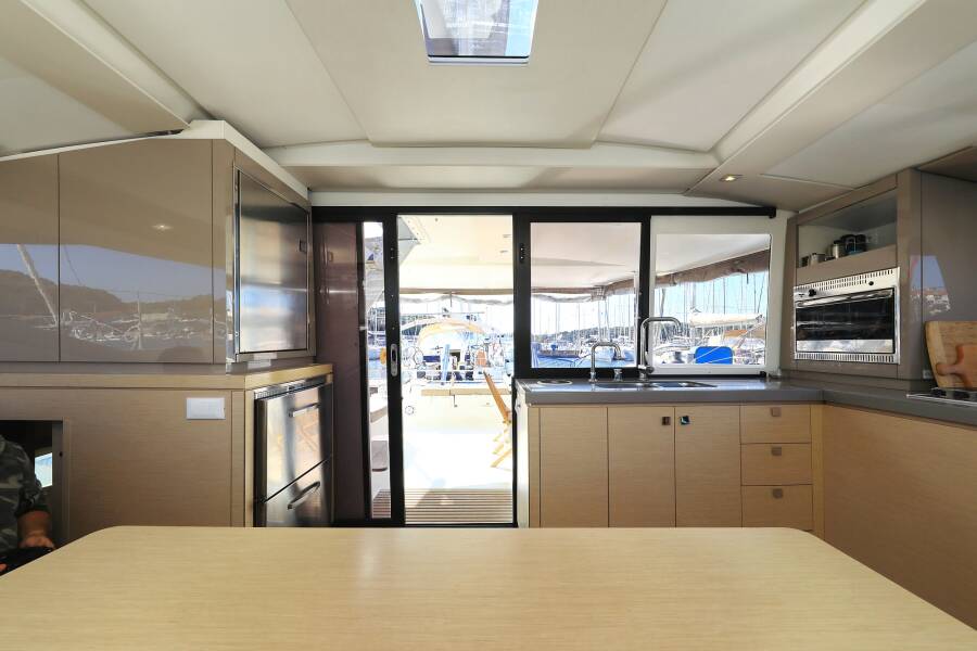 Fountaine Pajot Lucia 40