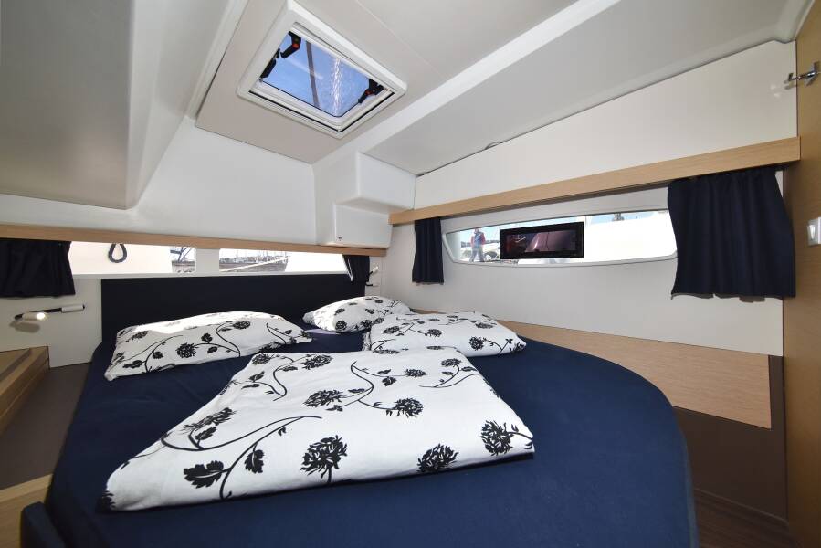 Fountaine Pajot Lucia 40