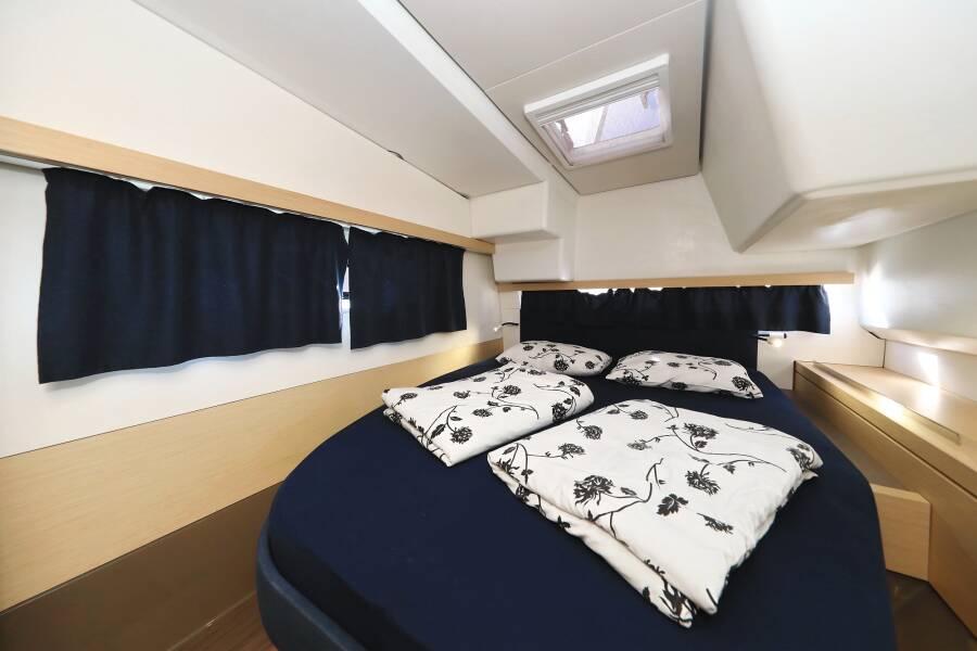 Fountaine Pajot Lucia 40