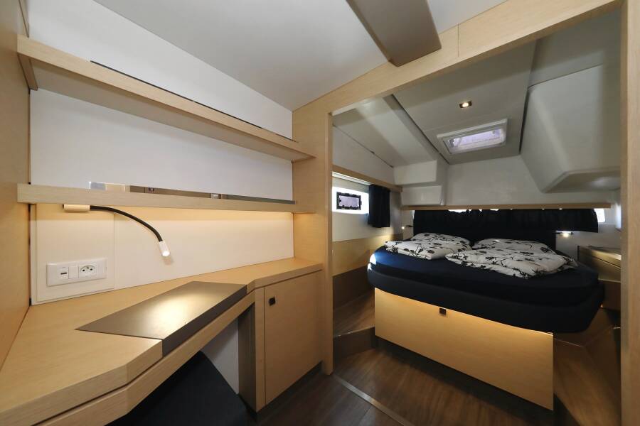 Fountaine Pajot Lucia 40