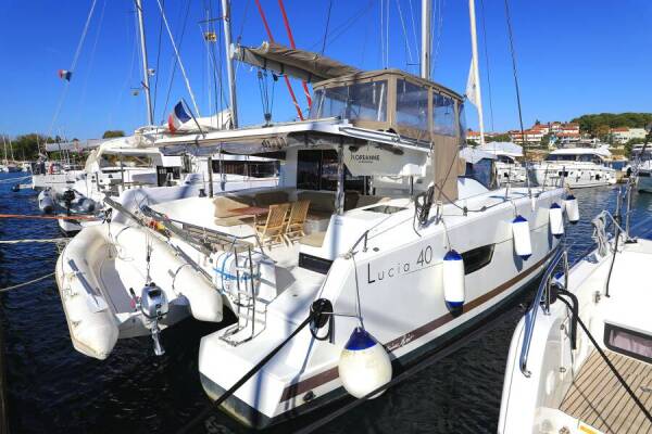 Fountaine Pajot Lucia 40