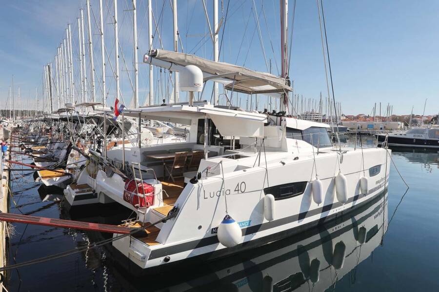 Fountaine Pajot Lucia 40