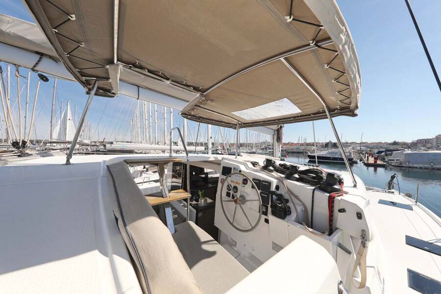 Fountaine Pajot Lucia 40