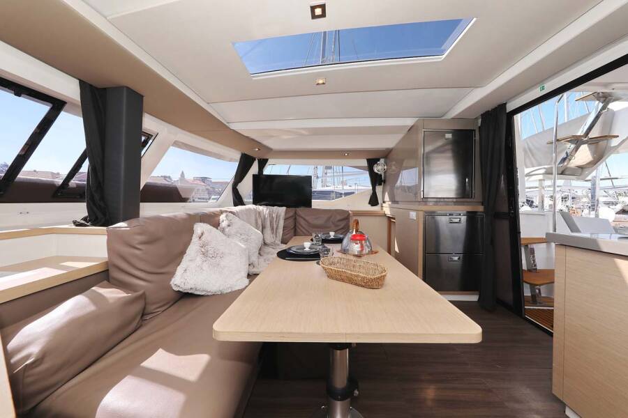 Fountaine Pajot Lucia 40