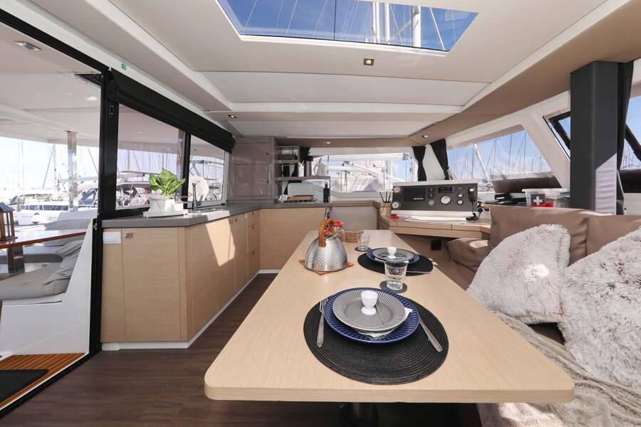 Fountaine Pajot Lucia 40
