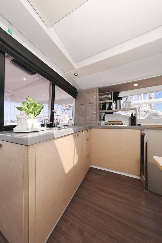 Fountaine Pajot Lucia 40