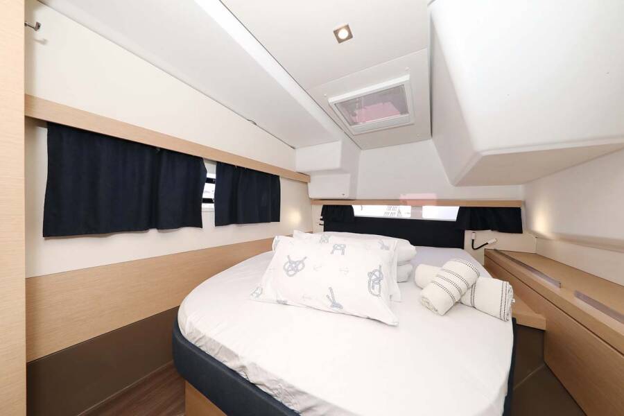 Fountaine Pajot Lucia 40