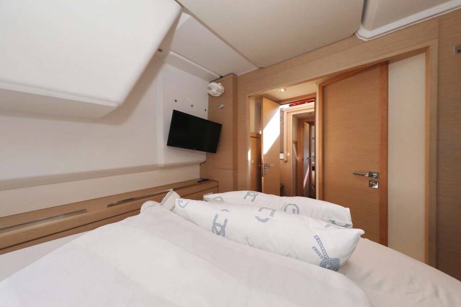 Fountaine Pajot Lucia 40