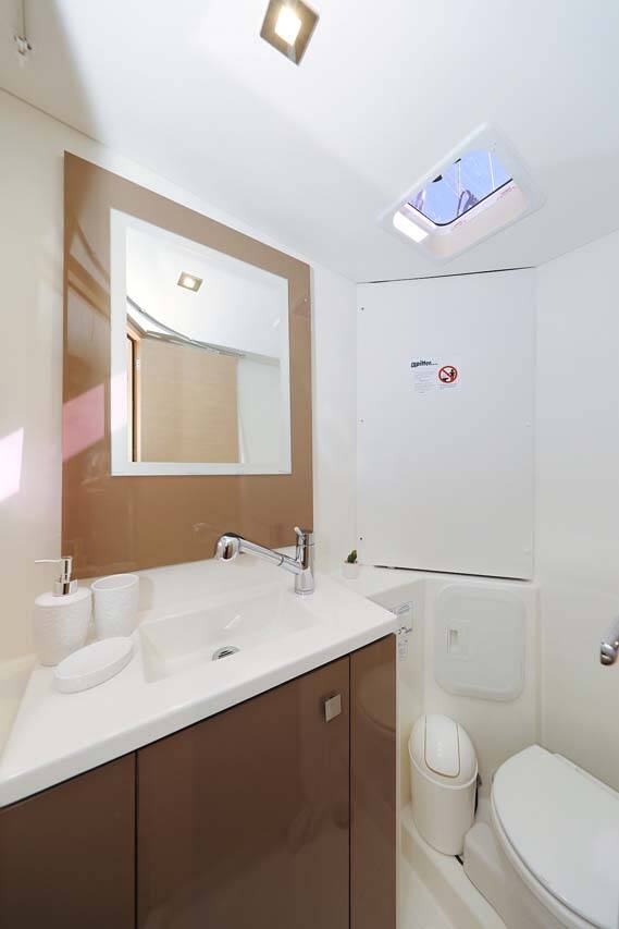 Fountaine Pajot Lucia 40