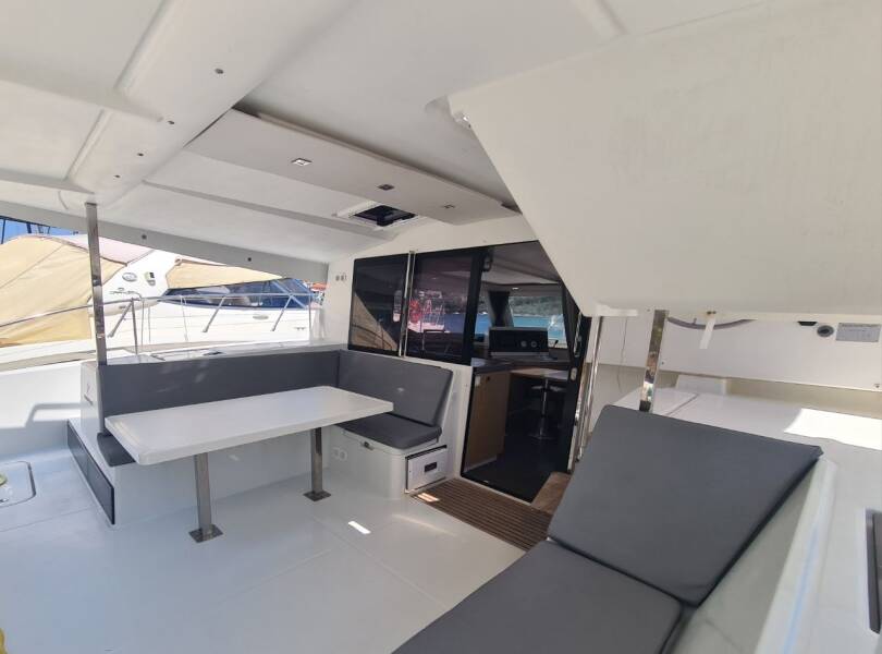 Fountaine Pajot Lucia 40