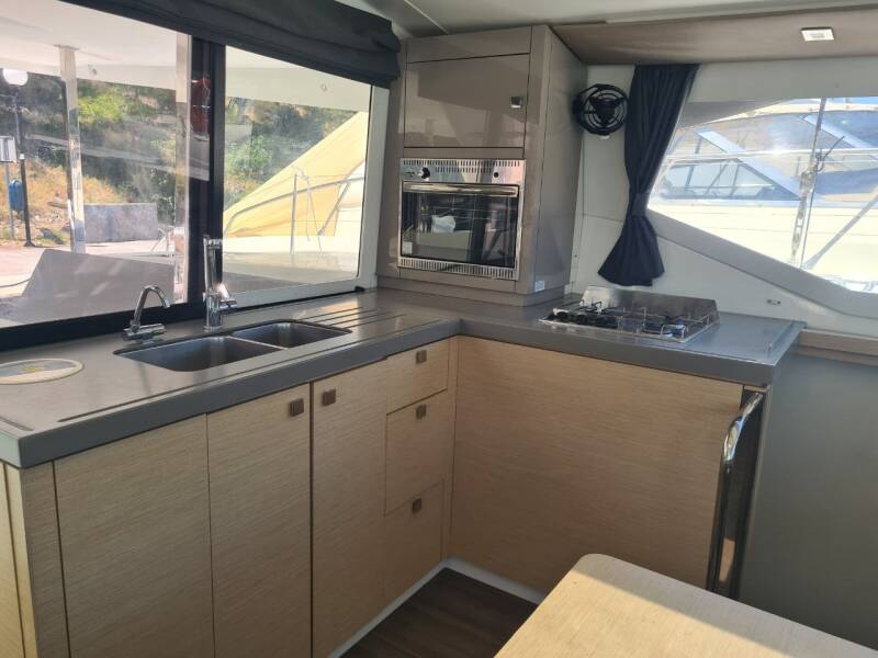 Fountaine Pajot Lucia 40