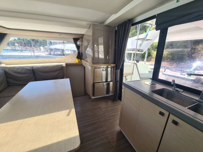 Fountaine Pajot Lucia 40