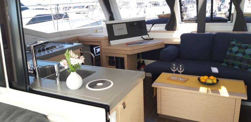 Fountaine Pajot Lucia 40