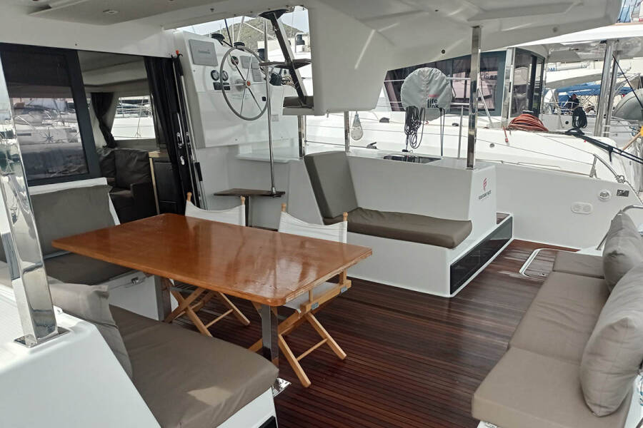 Fountaine Pajot Lucia 40
