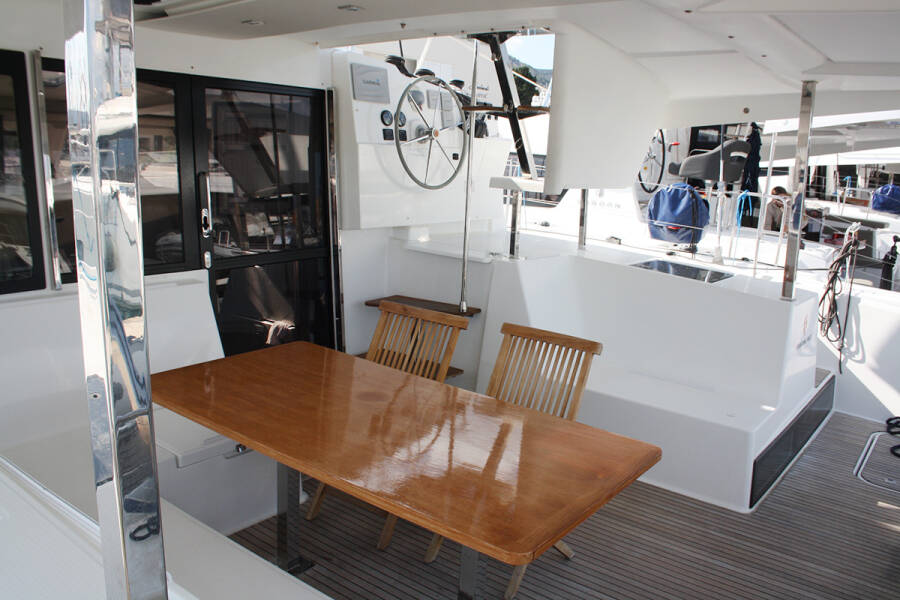 Fountaine Pajot Lucia 40