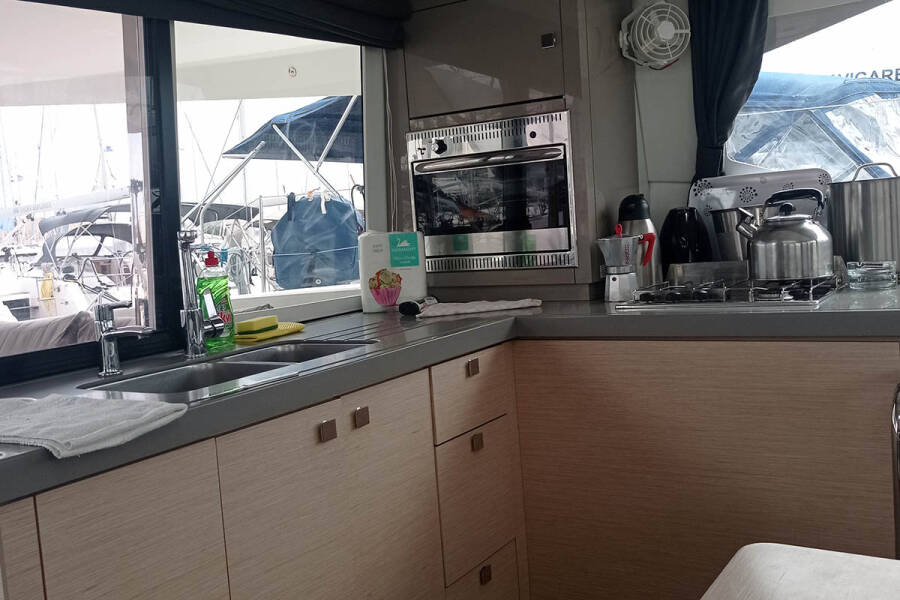 Fountaine Pajot Lucia 40