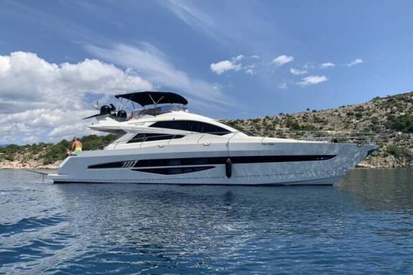 Galeon 700 Skydeck