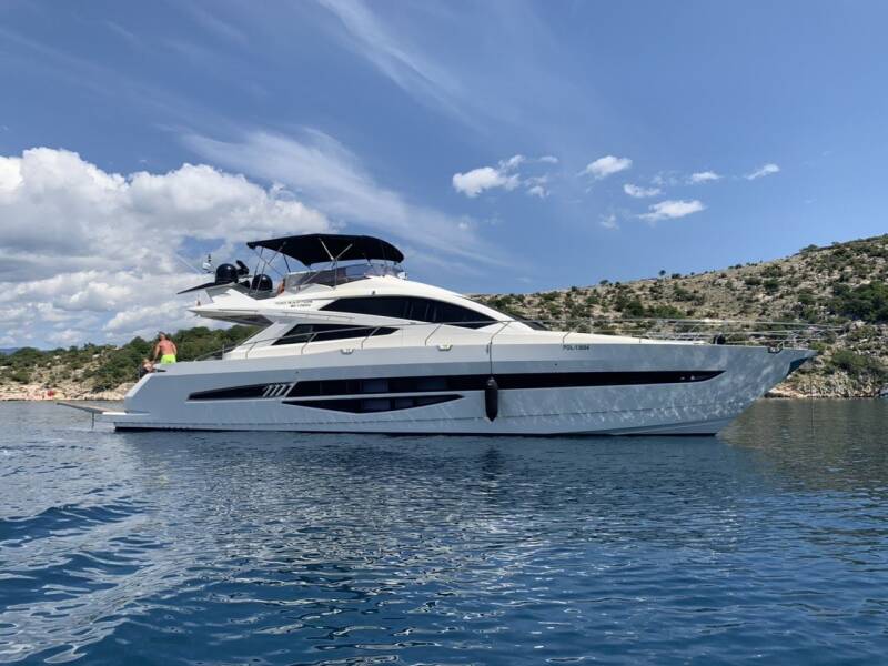 Galeon 700 Skydeck