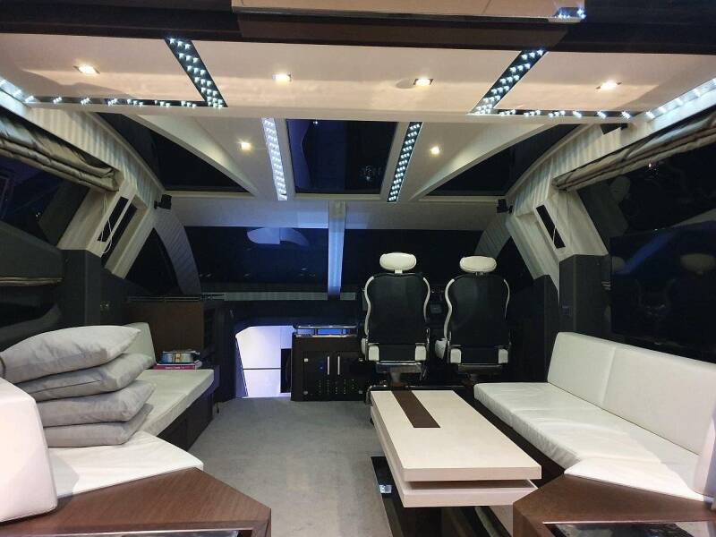 Galeon 700 Skydeck