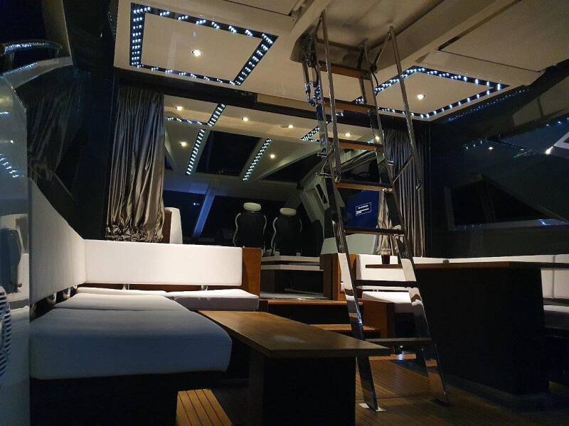 Galeon 700 Skydeck