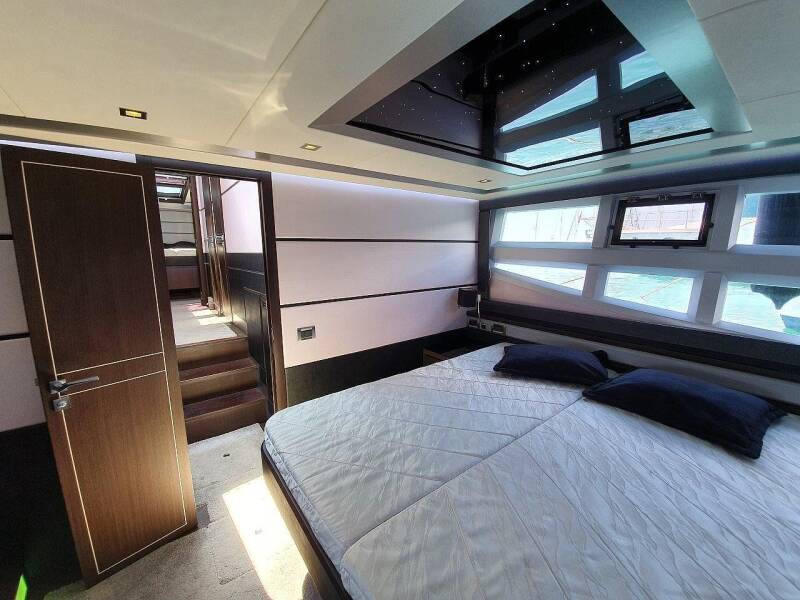Galeon 700 Skydeck