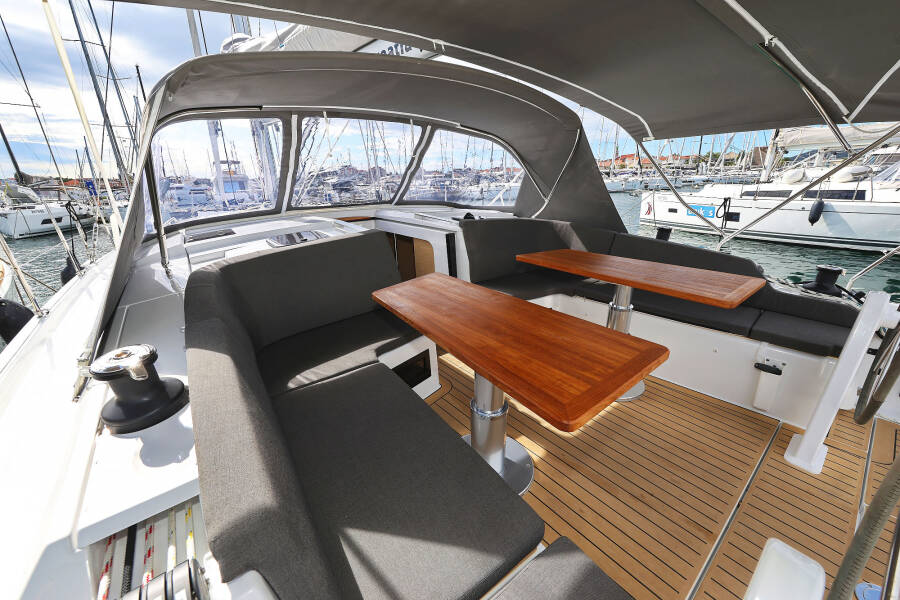 Hanse 410