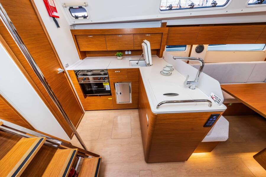 Hanse 410