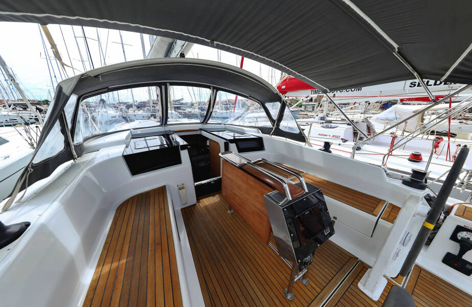 Hanse 418