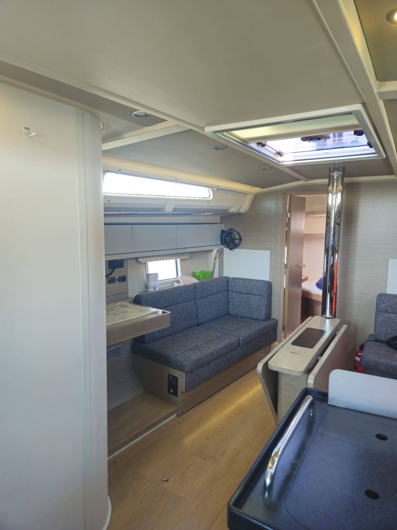 Hanse 418