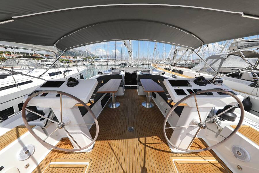 Hanse 548