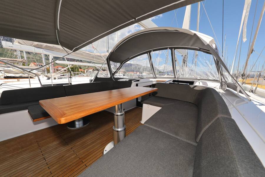 Hanse 548