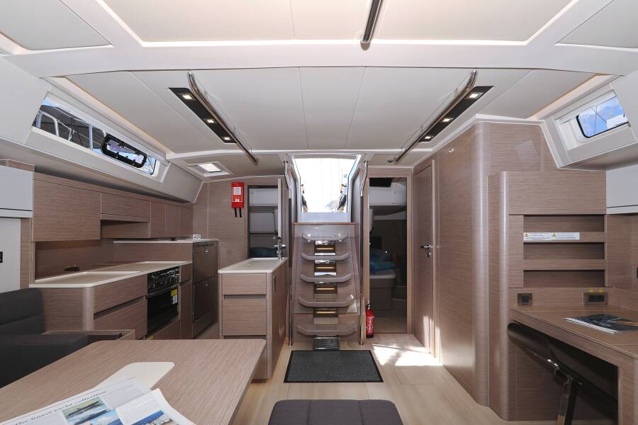 Hanse 548