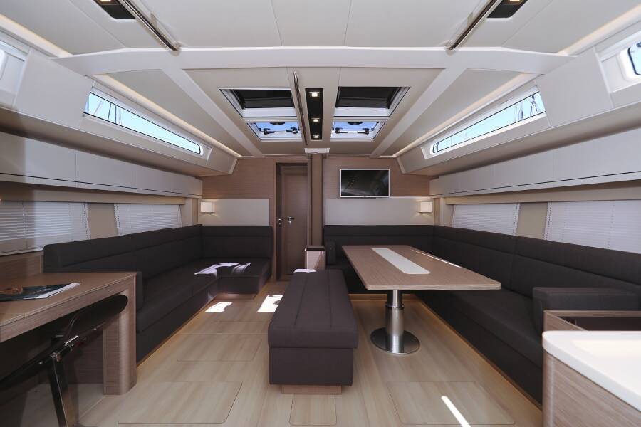 Hanse 548