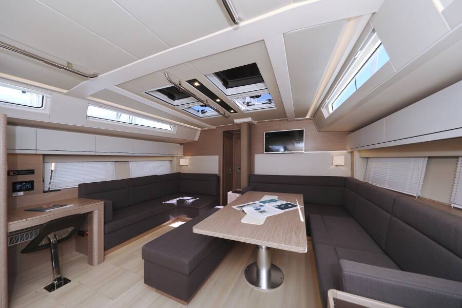 Hanse 548