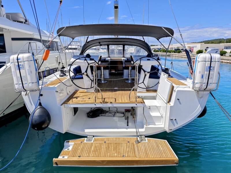 Hanse 548